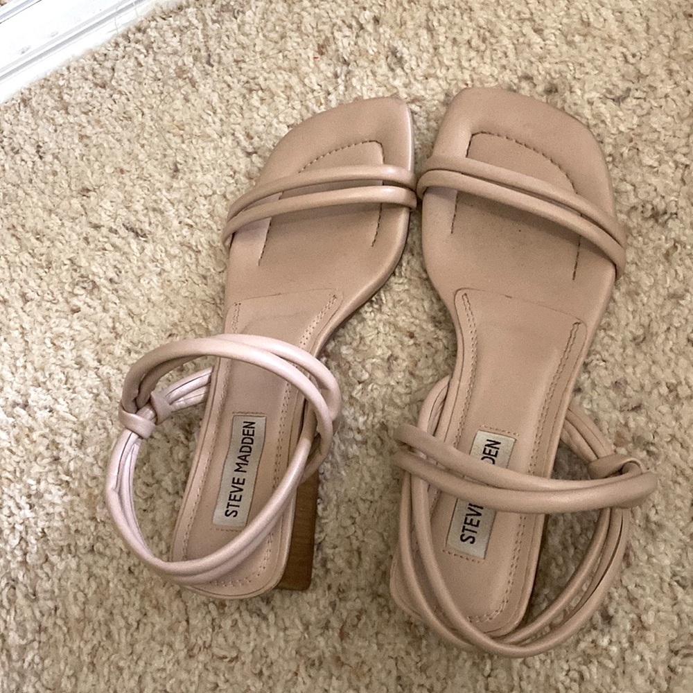 Steve Madden Ensure Tan Sandal * donating soon